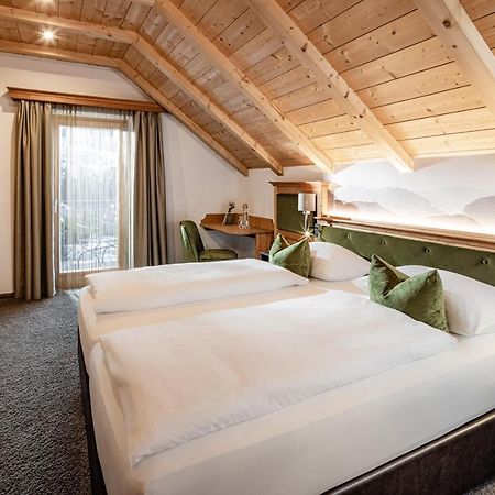 Boutique & Fashion Hotel Maciaconi - Gardenahotels Santa Cristina Val Gardena ภายนอก รูปภาพ