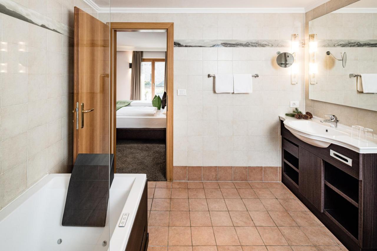 Boutique & Fashion Hotel Maciaconi - Gardenahotels Santa Cristina Val Gardena ภายนอก รูปภาพ