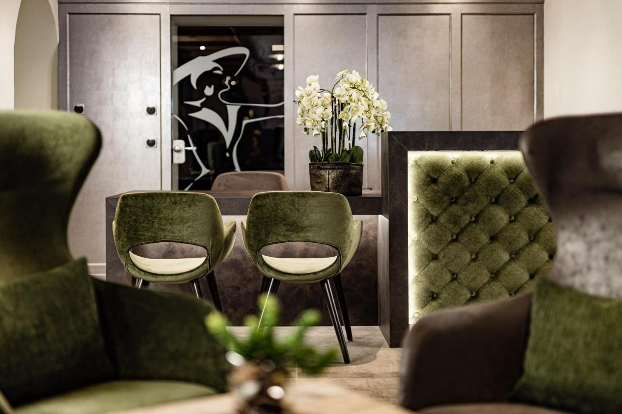 Boutique & Fashion Hotel Maciaconi - Gardenahotels Santa Cristina Val Gardena ภายนอก รูปภาพ