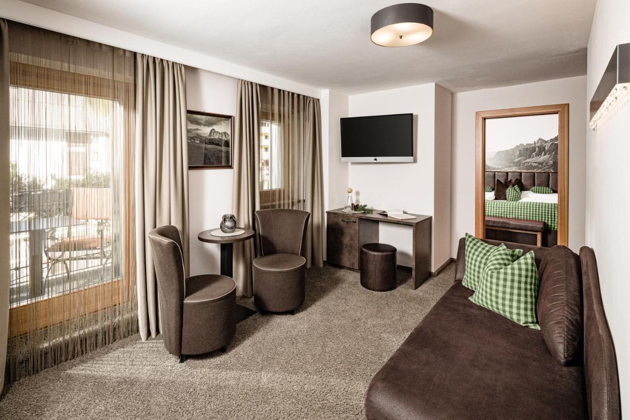 Boutique & Fashion Hotel Maciaconi - Gardenahotels Santa Cristina Val Gardena ภายนอก รูปภาพ