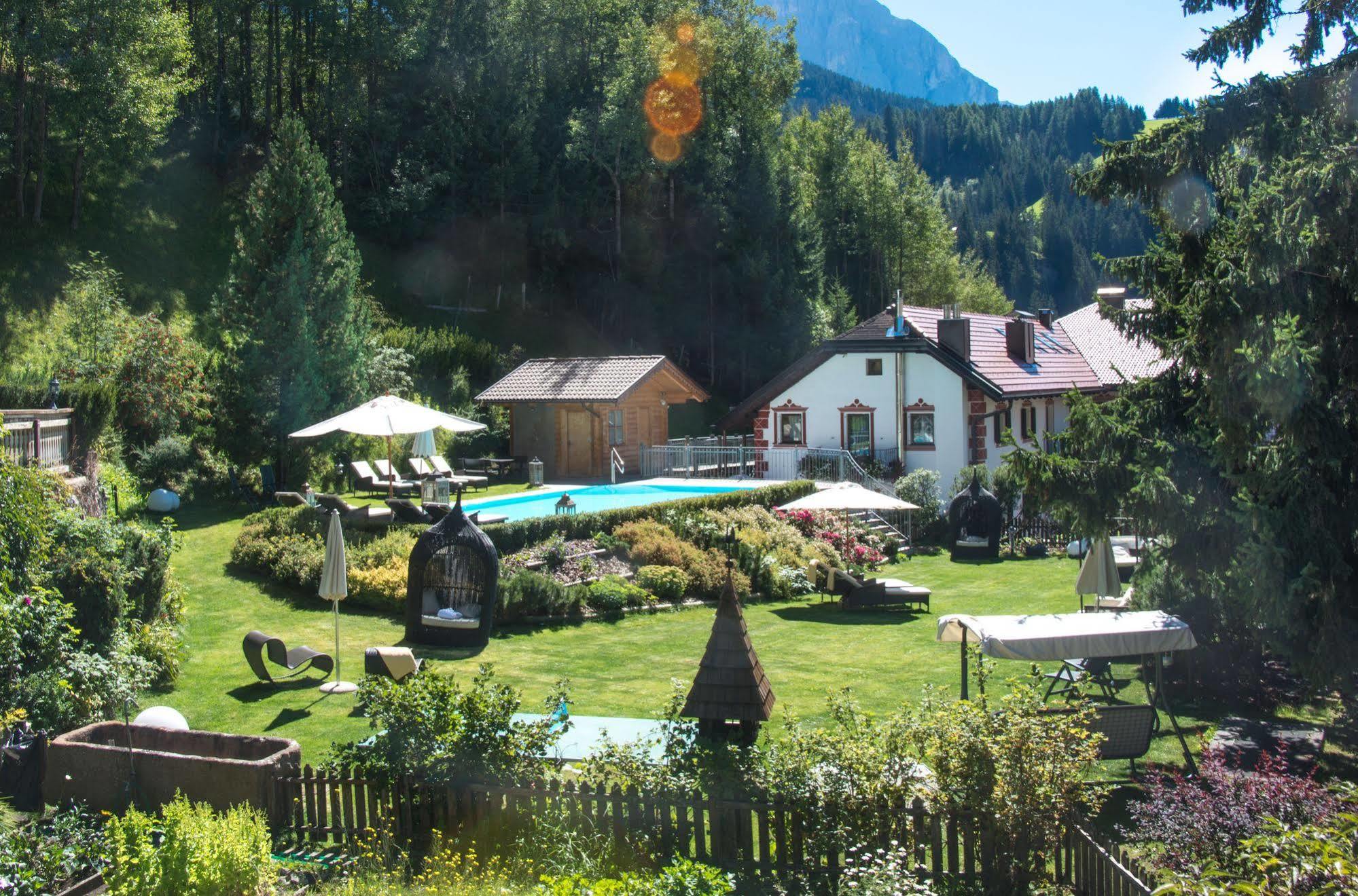 Boutique & Fashion Hotel Maciaconi - Gardenahotels Santa Cristina Val Gardena ภายนอก รูปภาพ